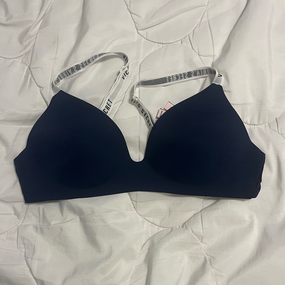 Victoria Secret Seamless Bra - Picture 1 of 2